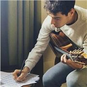 Profesor de guitarra clásica online. Graduado por el Mozarteum y con master en interpretación